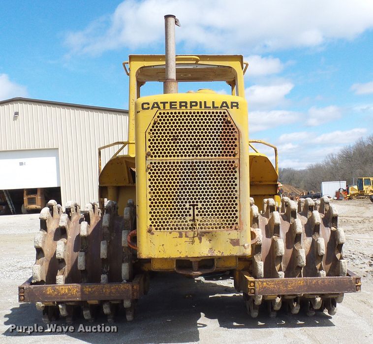 image for item DL0924 1975 Caterpillar 815  soil compactor