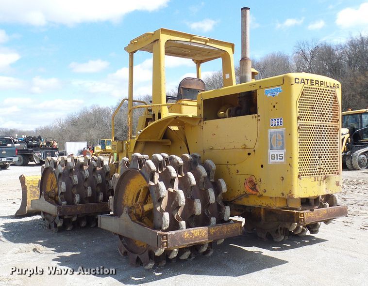 image for item DL0924 1975 Caterpillar 815  soil compactor