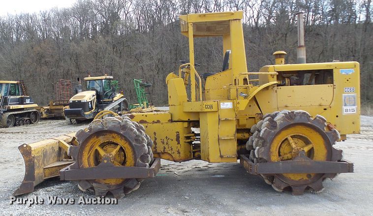 image for item DL0924 1975 Caterpillar 815  soil compactor