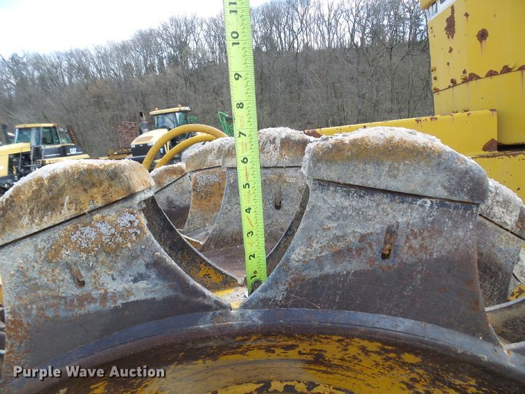 image for item DL0924 1975 Caterpillar 815  soil compactor