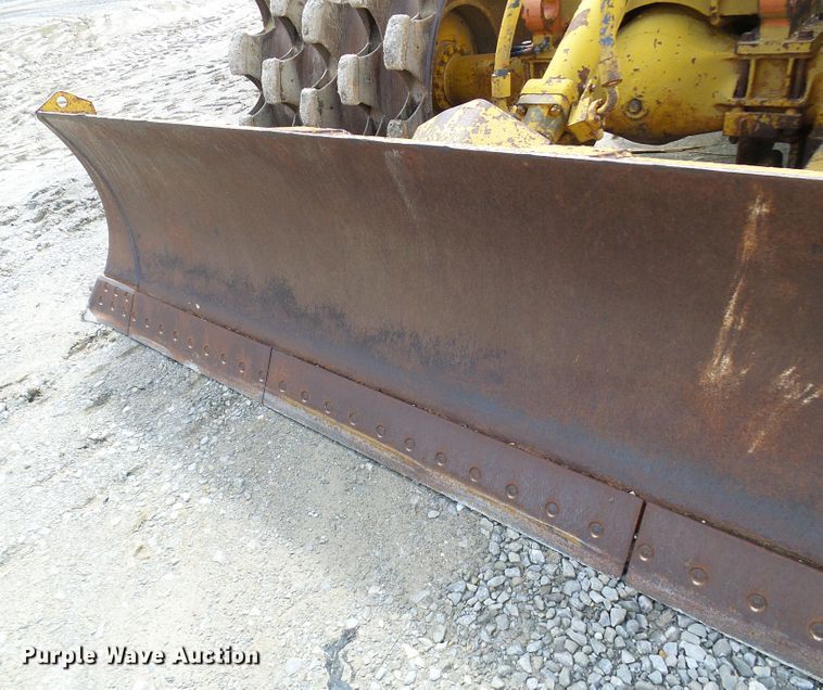 image for item DL0924 1975 Caterpillar 815  soil compactor