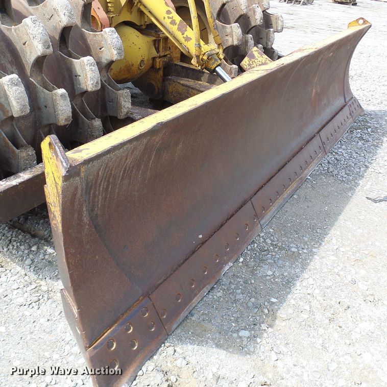 image for item DL0924 1975 Caterpillar 815  soil compactor