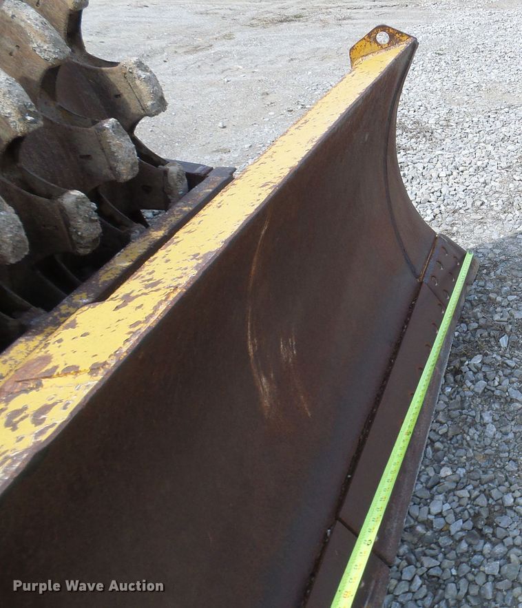 image for item DL0924 1975 Caterpillar 815  soil compactor