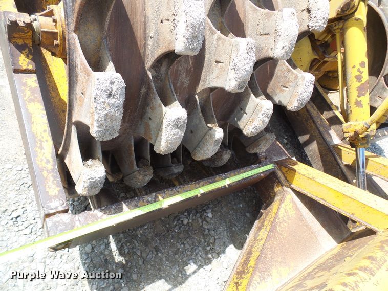 image for item DL0924 1975 Caterpillar 815  soil compactor