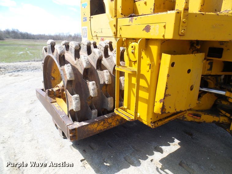 image for item DL0924 1975 Caterpillar 815  soil compactor
