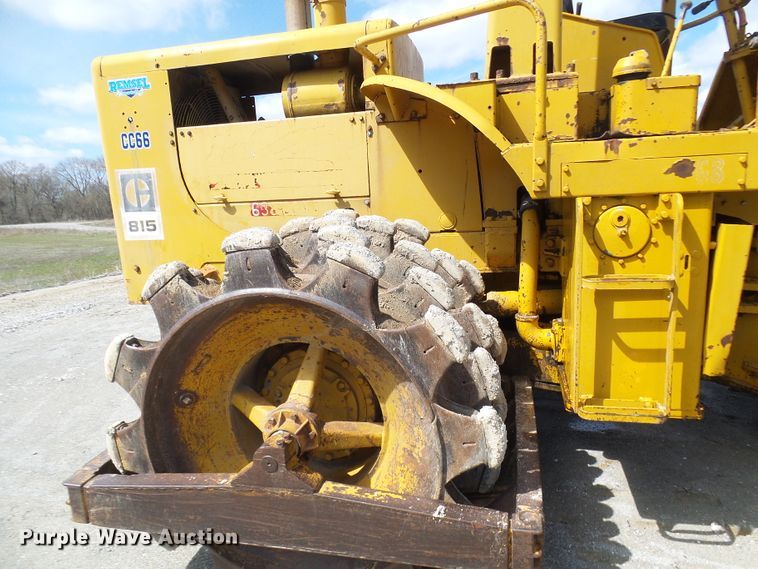 image for item DL0924 1975 Caterpillar 815  soil compactor