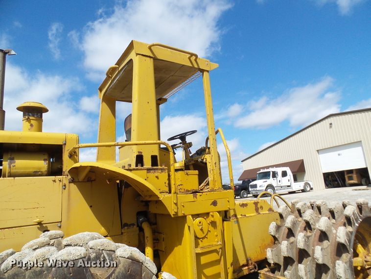 image for item DL0924 1975 Caterpillar 815  soil compactor
