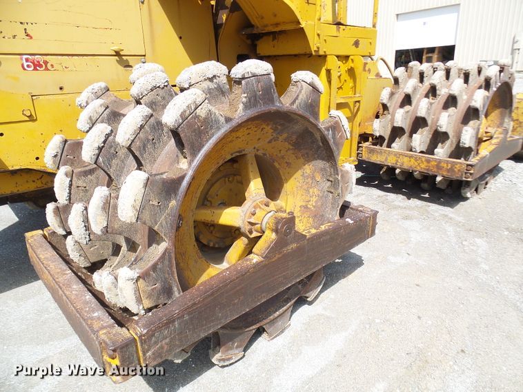 image for item DL0924 1975 Caterpillar 815  soil compactor