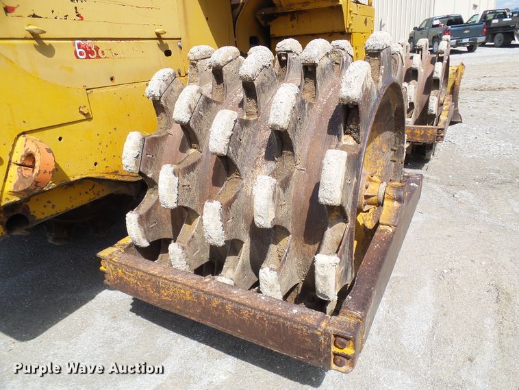 image for item DL0924 1975 Caterpillar 815  soil compactor