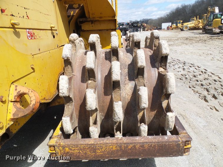 image for item DL0924 1975 Caterpillar 815  soil compactor