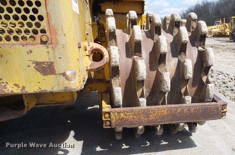 image for item DL0924 1975 Caterpillar 815  soil compactor