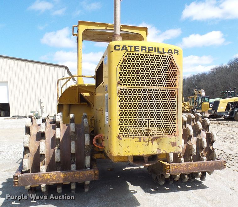 image for item DL0924 1975 Caterpillar 815  soil compactor