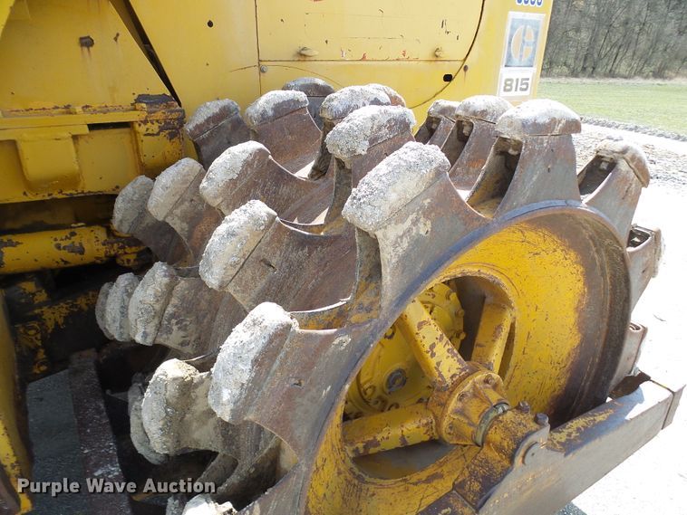 image for item DL0924 1975 Caterpillar 815  soil compactor