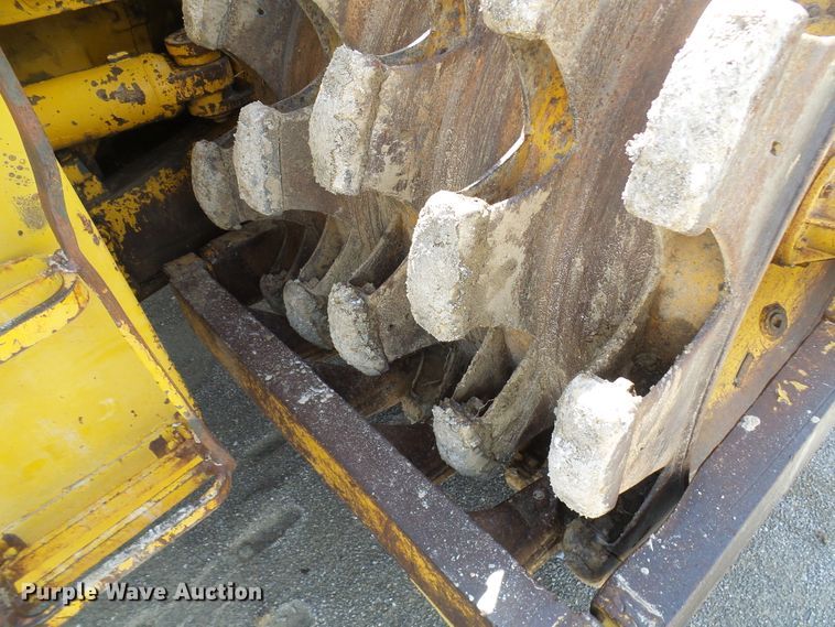 image for item DL0924 1975 Caterpillar 815  soil compactor