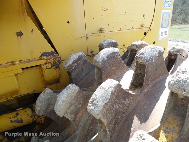 image for item DL0924 1975 Caterpillar 815  soil compactor