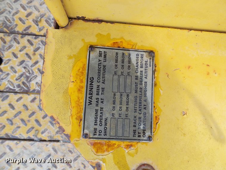 image for item DL0924 1975 Caterpillar 815  soil compactor