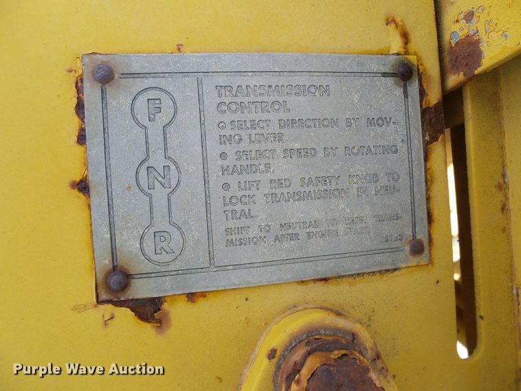 image for item DL0924 1975 Caterpillar 815  soil compactor