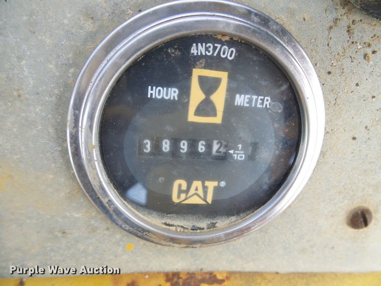 image for item DL0924 1975 Caterpillar 815  soil compactor