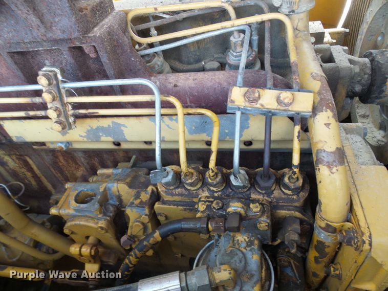 image for item DL0924 1975 Caterpillar 815  soil compactor