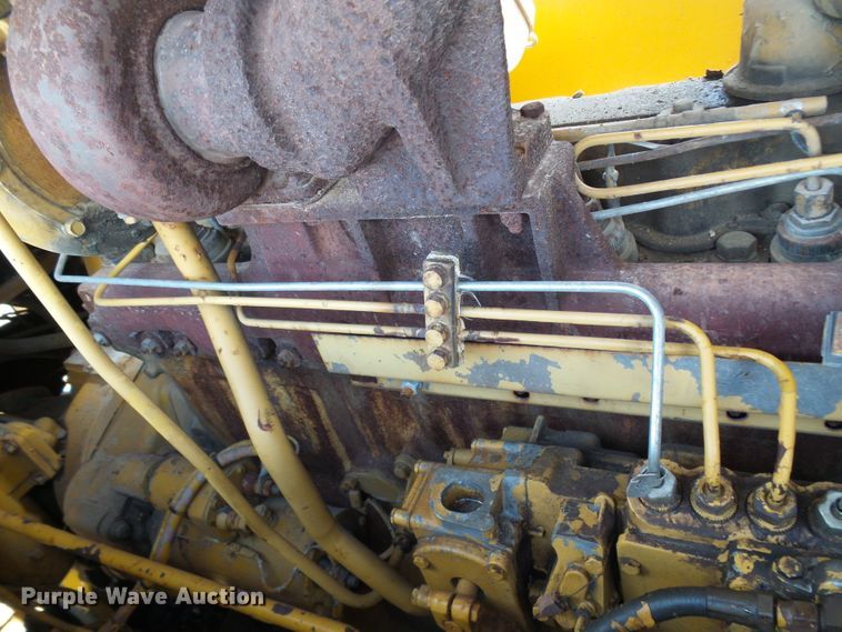 image for item DL0924 1975 Caterpillar 815  soil compactor