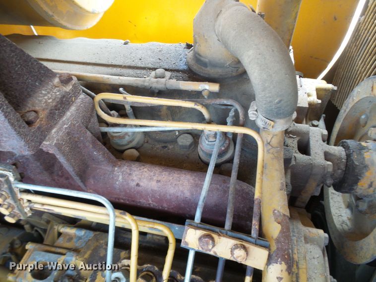 image for item DL0924 1975 Caterpillar 815  soil compactor