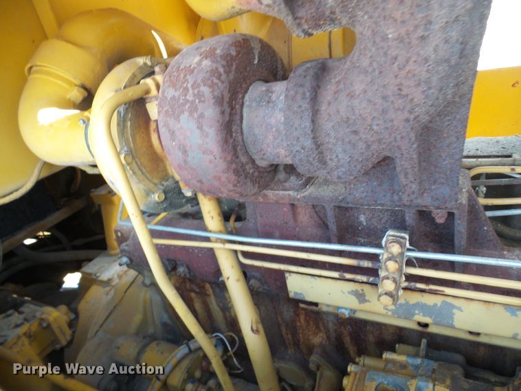 image for item DL0924 1975 Caterpillar 815  soil compactor