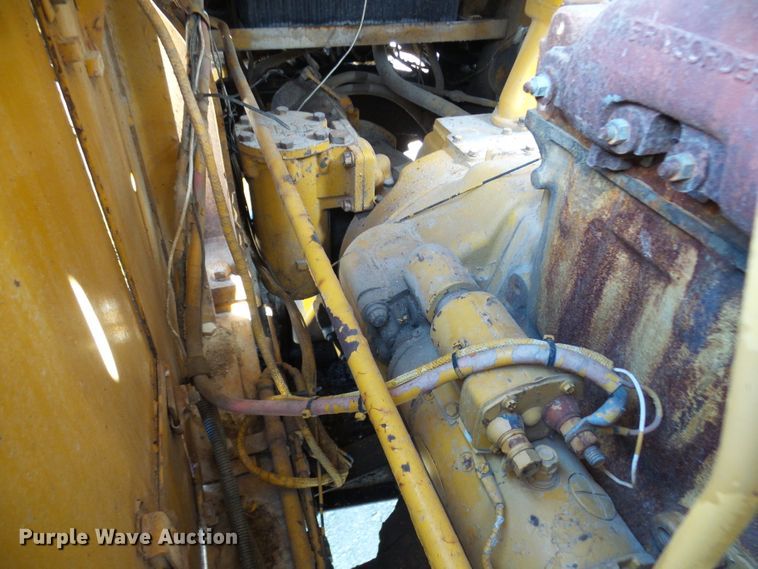image for item DL0924 1975 Caterpillar 815  soil compactor