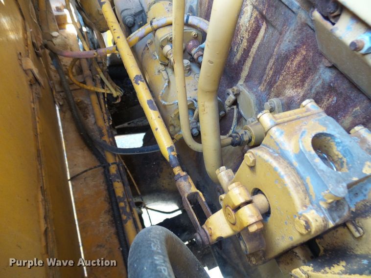 image for item DL0924 1975 Caterpillar 815  soil compactor
