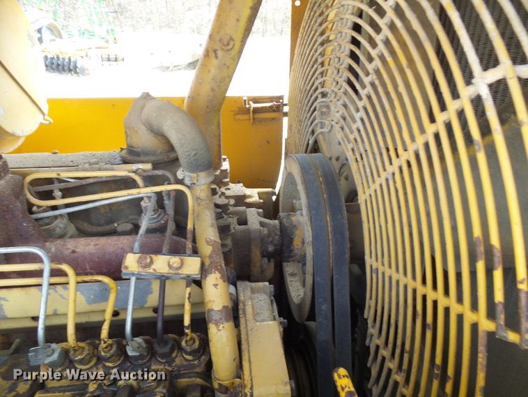 image for item DL0924 1975 Caterpillar 815  soil compactor