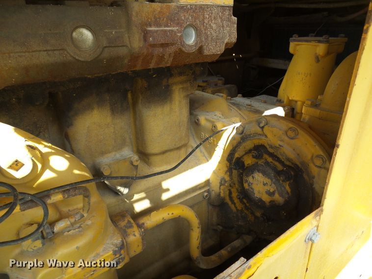 image for item DL0924 1975 Caterpillar 815  soil compactor