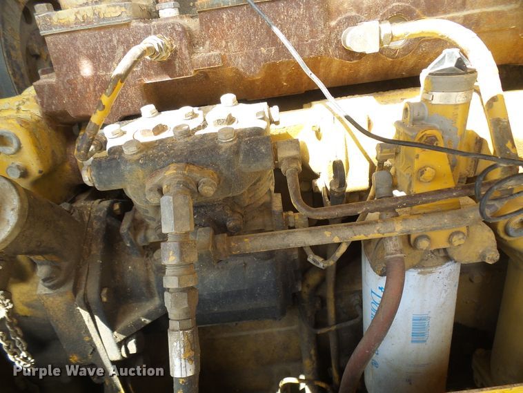 image for item DL0924 1975 Caterpillar 815  soil compactor
