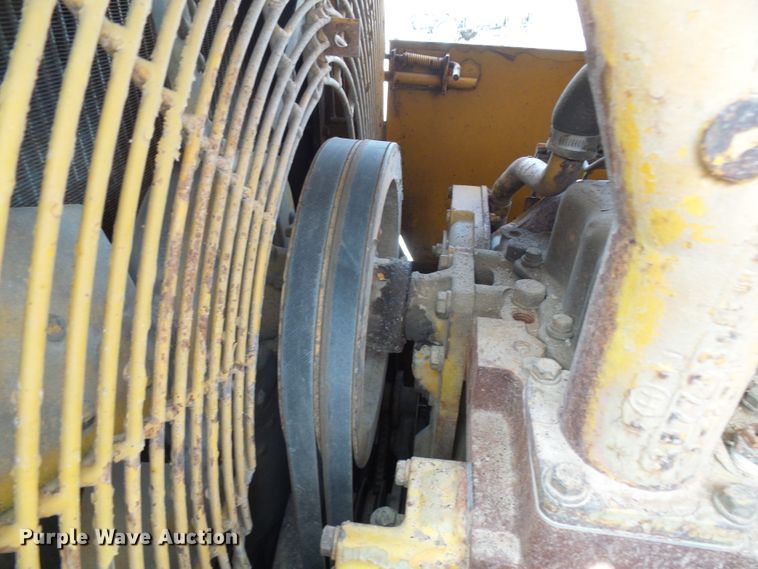 image for item DL0924 1975 Caterpillar 815  soil compactor