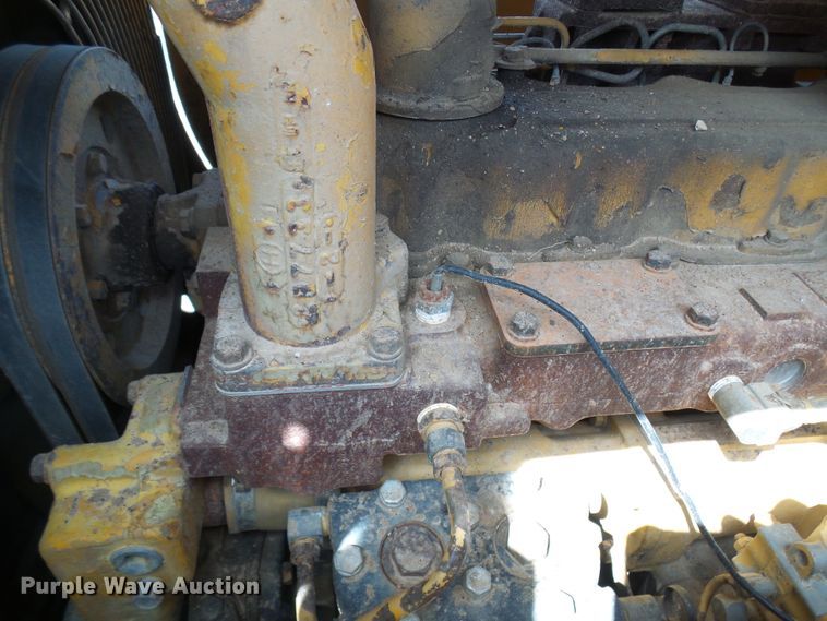 image for item DL0924 1975 Caterpillar 815  soil compactor