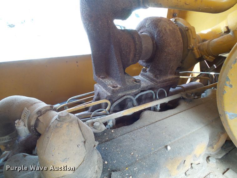 image for item DL0924 1975 Caterpillar 815  soil compactor