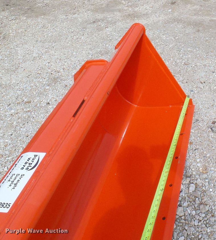 image for item DL0935 Kubota L2296 72"W bucket