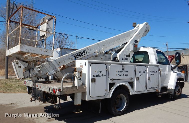 image for item DL4827 2006 GMC C5500  bucket truck