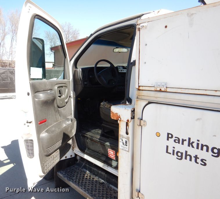 image for item DL4827 2006 GMC C5500  bucket truck