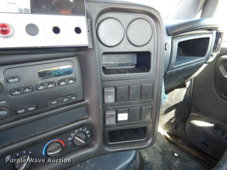 image for item DL4827 2006 GMC C5500  bucket truck