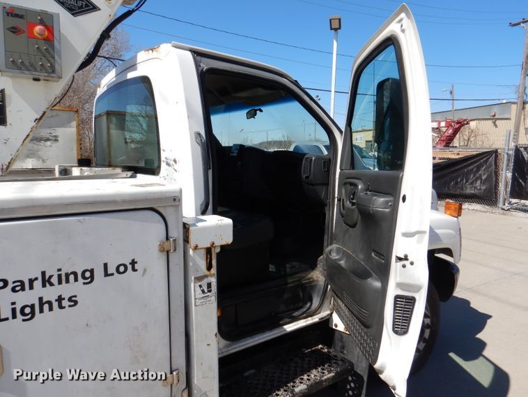 image for item DL4827 2006 GMC C5500  bucket truck