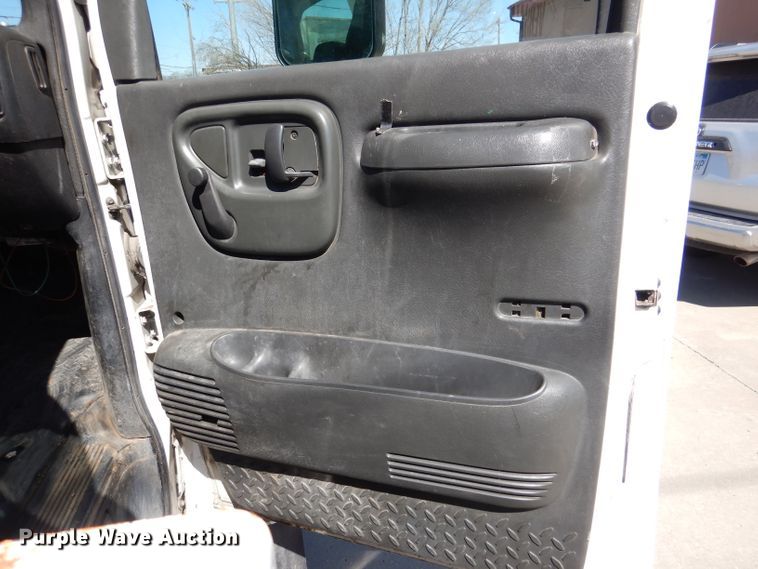 image for item DL4827 2006 GMC C5500  bucket truck