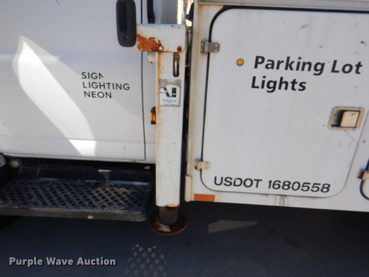 image for item DL4827 2006 GMC C5500  bucket truck