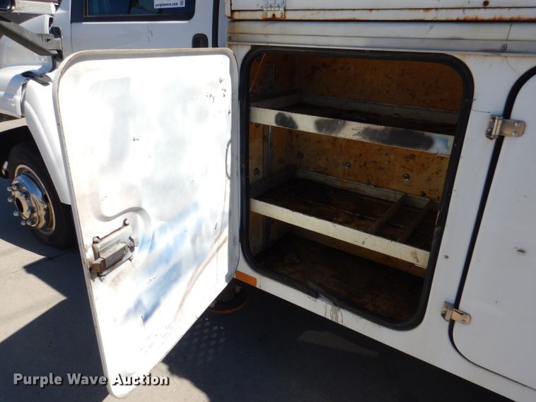 image for item DL4827 2006 GMC C5500  bucket truck