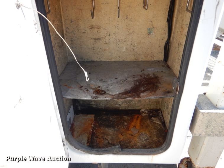 image for item DL4827 2006 GMC C5500  bucket truck