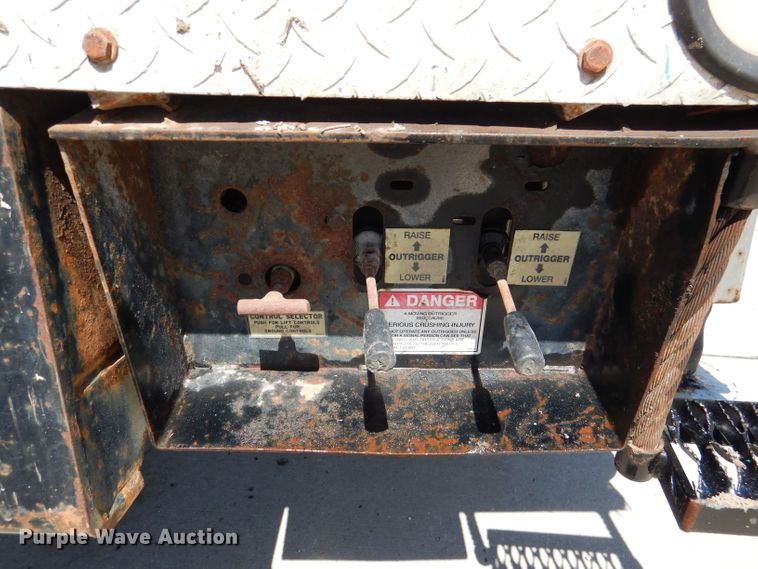 image for item DL4827 2006 GMC C5500  bucket truck