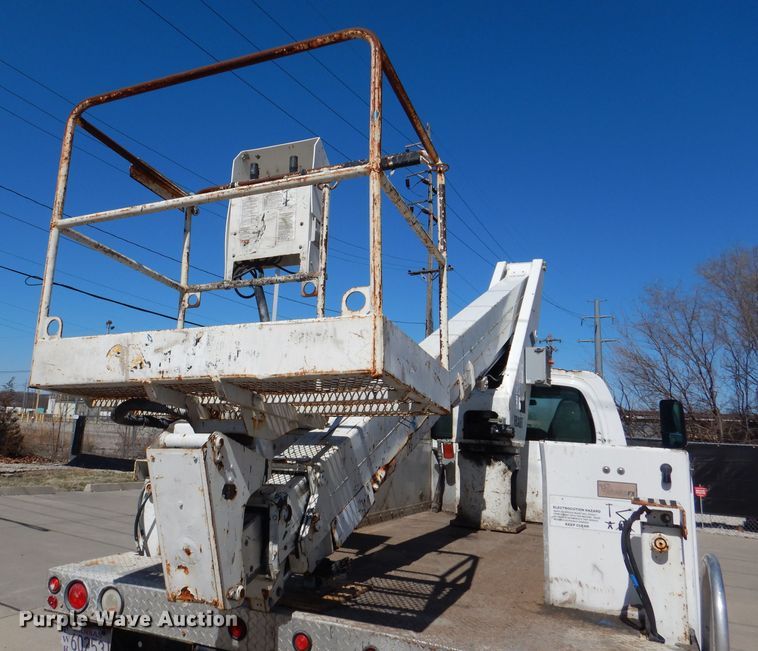 image for item DL4827 2006 GMC C5500  bucket truck