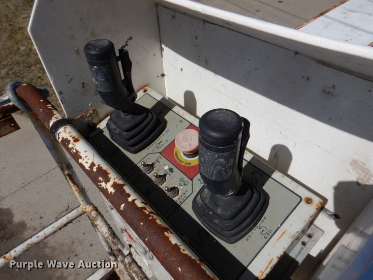 image for item DL4827 2006 GMC C5500  bucket truck