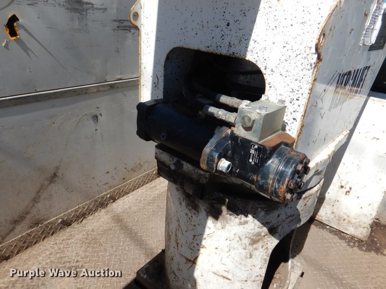 image for item DL4827 2006 GMC C5500  bucket truck