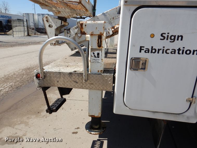 image for item DL4827 2006 GMC C5500  bucket truck