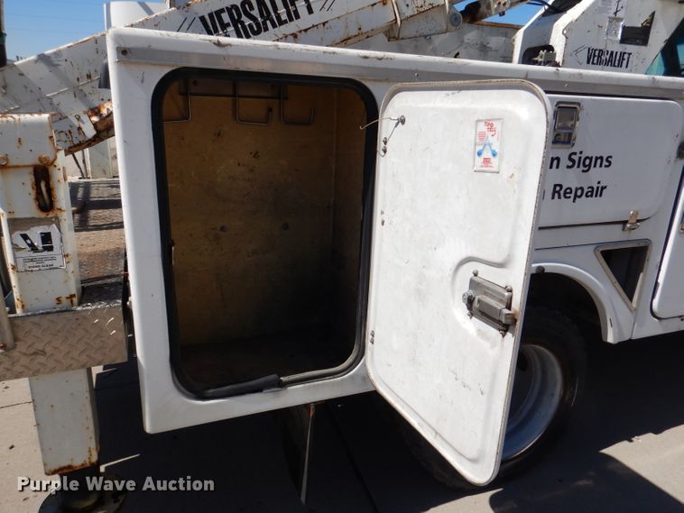 image for item DL4827 2006 GMC C5500  bucket truck