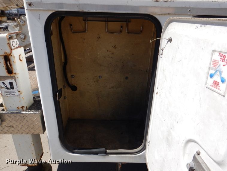 image for item DL4827 2006 GMC C5500  bucket truck